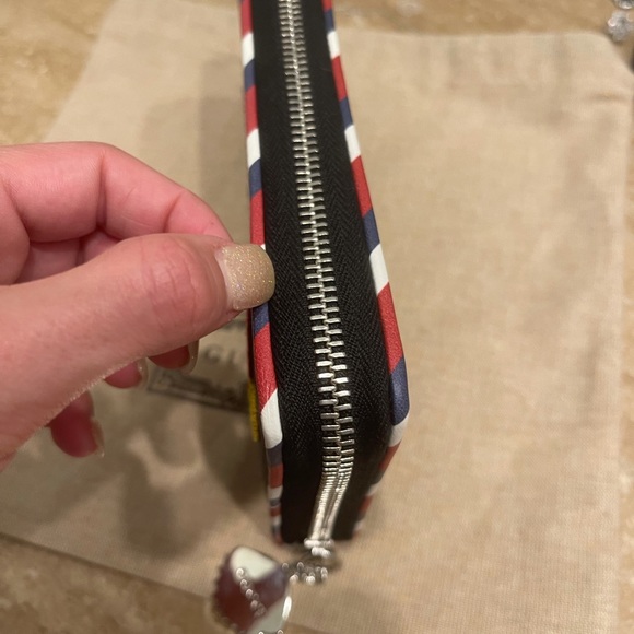 GUCCI ufo black courier zip coated wallet - Picture 4 of 6